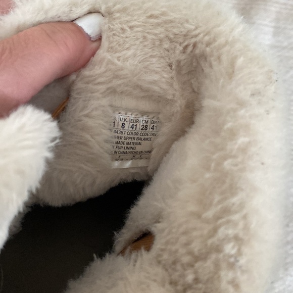 SKECHERS animal print WINTER BOOT with fuzzy lining - Picture 6 of 9